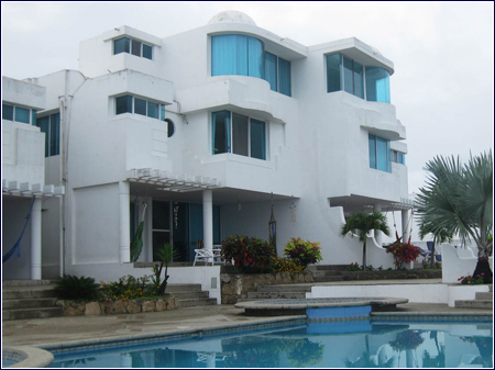 Ecuador townhome pool